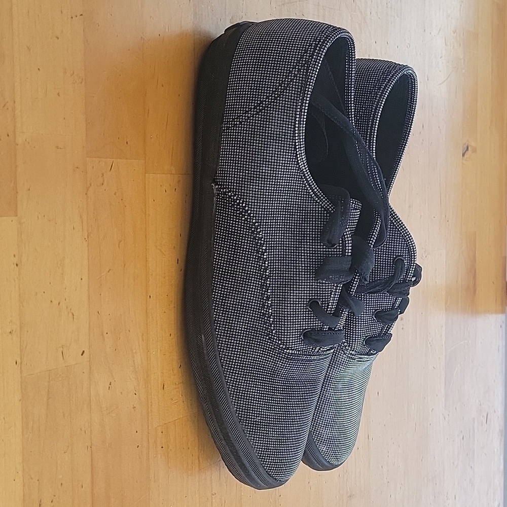 Keds size 9 silver and black shoe